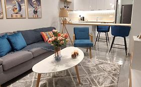 Delta-Central Elegant Apartment By Optimum Link